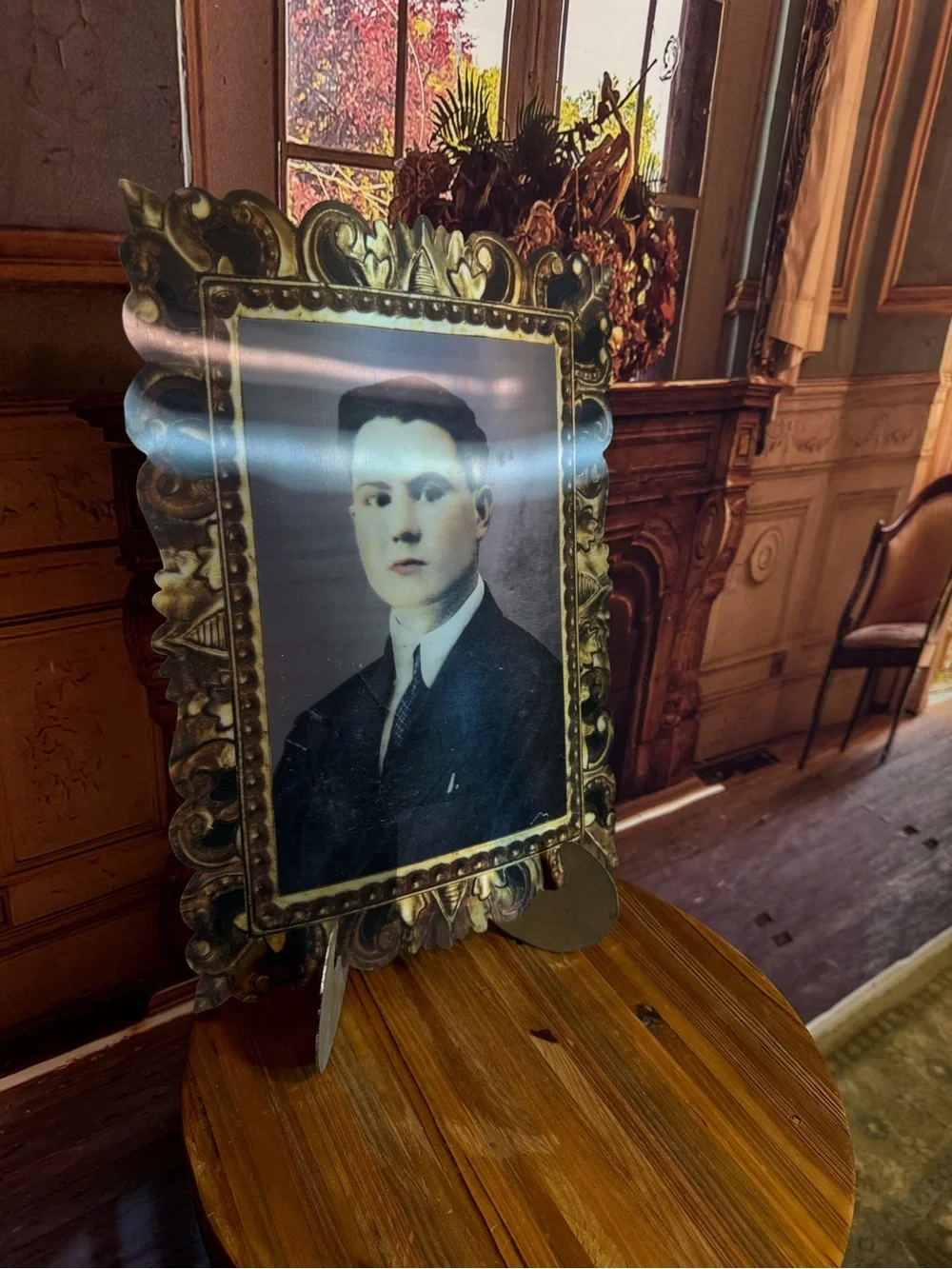 Halloween Lenticular Faux Antique Look Spooky Guy Haunted House Decorative
